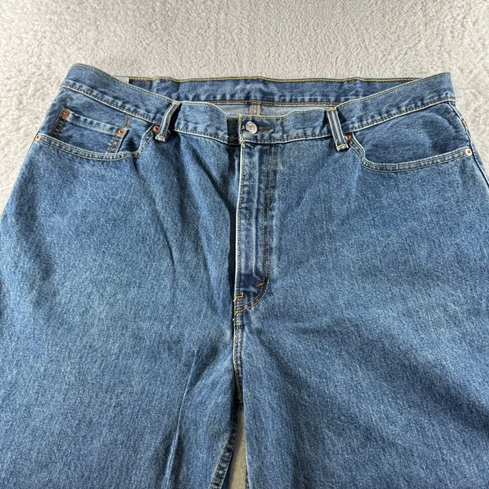 Levi's 560 Denim Jeans Men's Size 42x27 Med Wash Cotton Blue Relaxed Fit NEW